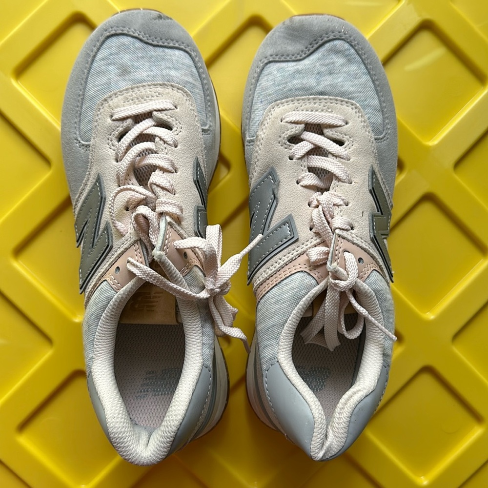 NWOT: New Balance 574 Size 8